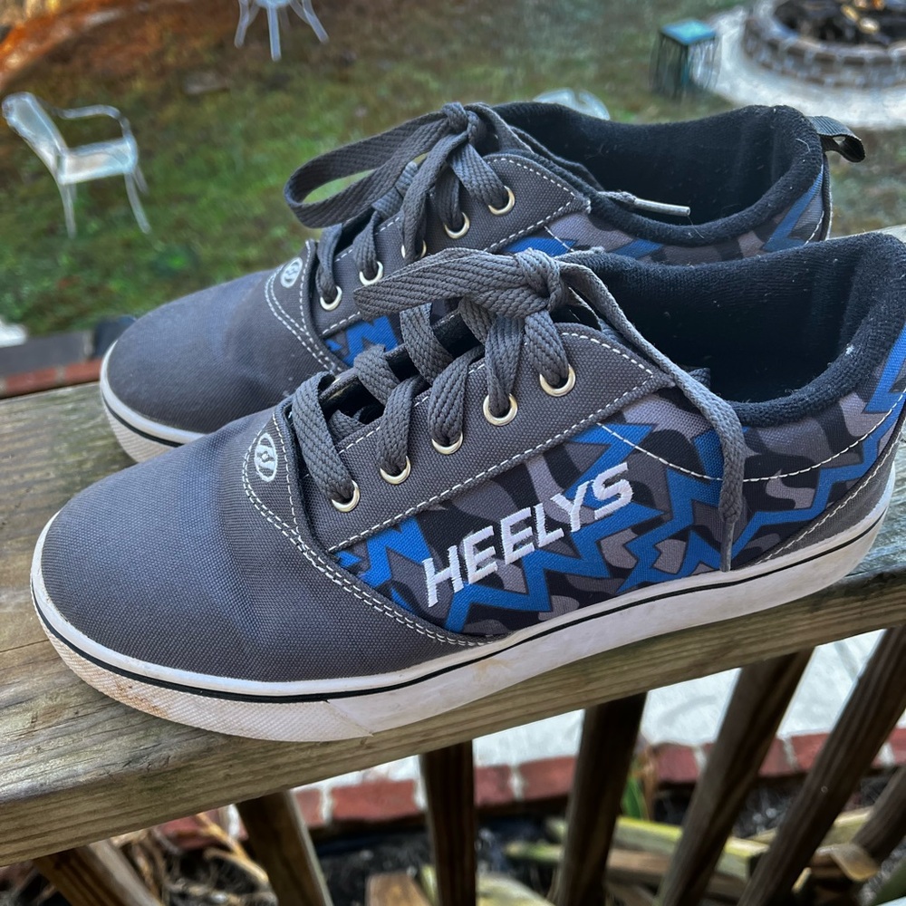 Fun shoes with built-in skates